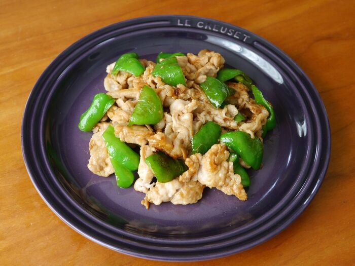 味つけは【カルピス+しょうゆ】だけ!?やわらか豚こまピーマン炒め