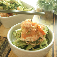 横着の極み(笑)3分で完成!きゅうりの崩し豆腐キムチ和え