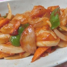 大人もハマる♪ 厚揚げと玉ねぎの焼きケチャップ炒め