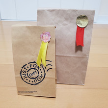 リボンとシールでプチプレゼントを華やかに🌼