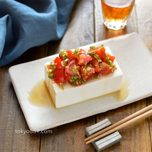 やみつき!トマトねぎ冷奴。いつもとひと味違う、中華風の冷奴♪