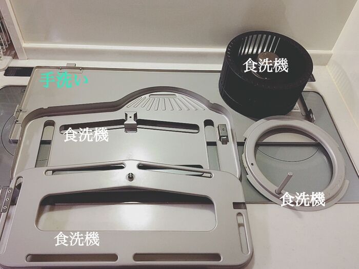 換気扇の部品は全て外します。