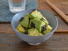 やみつき!アボカドのナムル。切って和えるだけ簡単おつまみ&おかず。