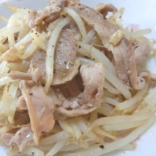 イタリアンも美味い☆ 豚こまともやしのぺペロンチーノ