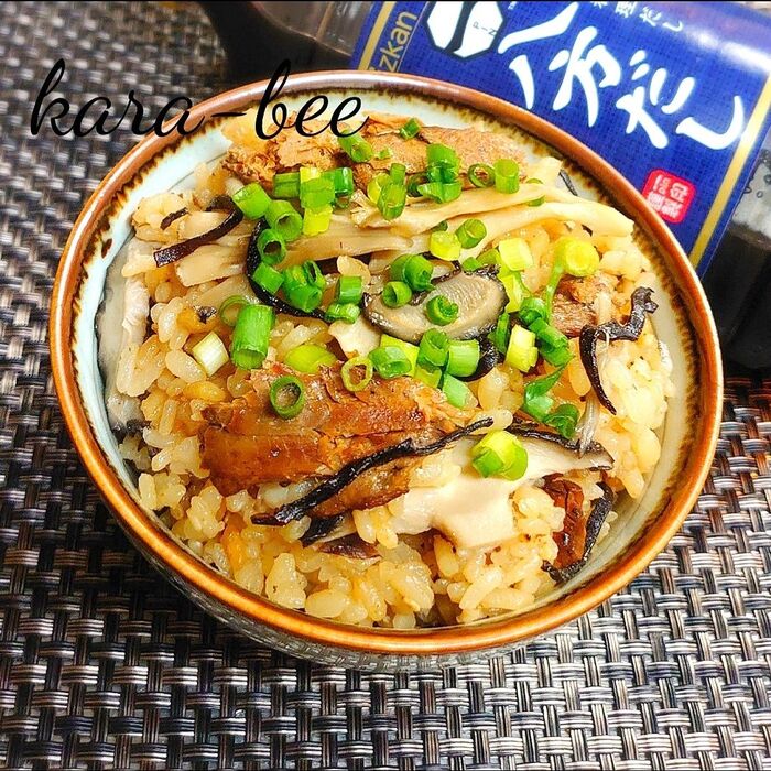 八方だしと塩こんぶで簡単♪さんま缶ときのこの炊き込みご飯