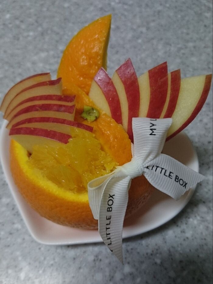 フルーツを入れます
