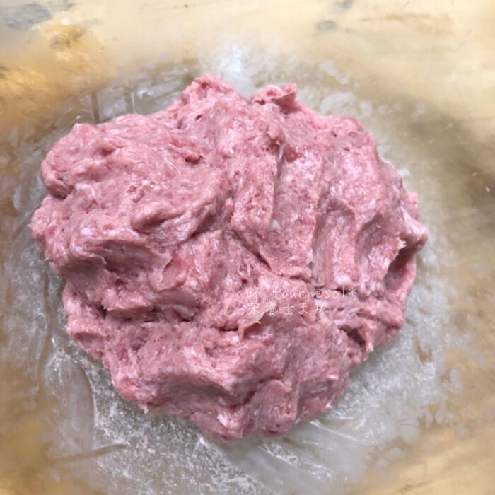 ➁しっかりとこねるとジューシーに!