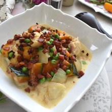 カリカリベーコンがポイント!カボチャと鶏肉のクリーム煮