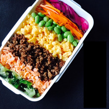 細か〜いおかずをのっけて♫7色丼弁当🌈