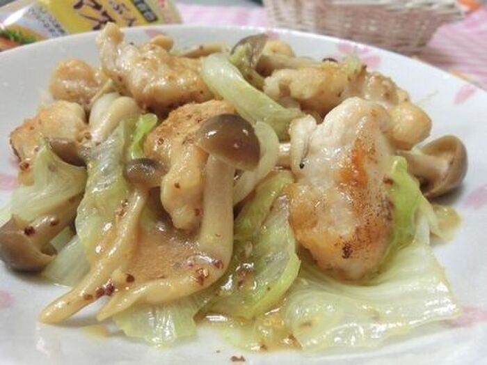 粒々がアクセント♪ 鶏むねとレタスときのこのハニーマスタード炒め