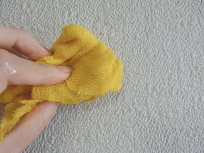 壁(ビニールクロス)のナゾの汚れが、百均セスキソーダで真っ白に♪