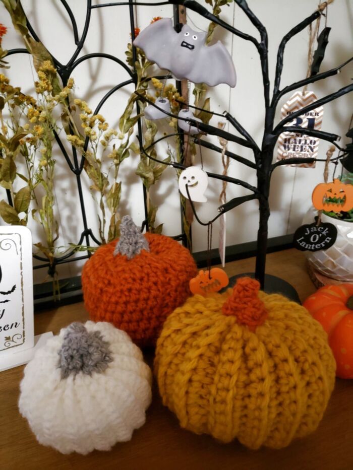 100均毛糸で編む!ハロウィンには欠かせないカボチャをハンドメイド