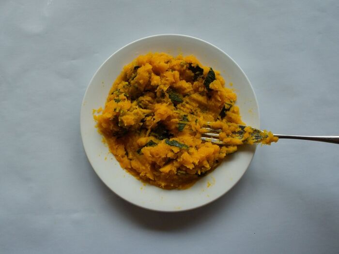 1 かぼちゃを加熱して崩します。