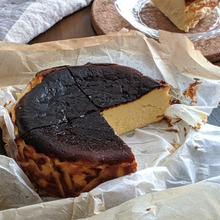 生クリームなし!混ぜて焼くだけバスク風チーズケーキ