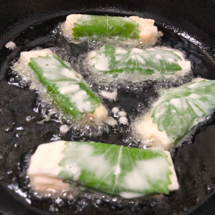 ④あまりつつかないように!大葉がはがれます!