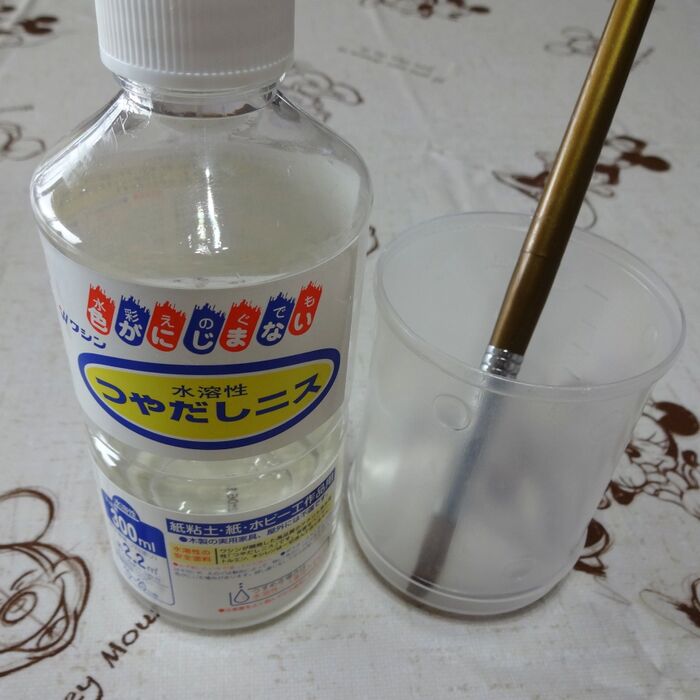 ニスを2回塗り重ね、2日間ぐらいしっかり乾かします。