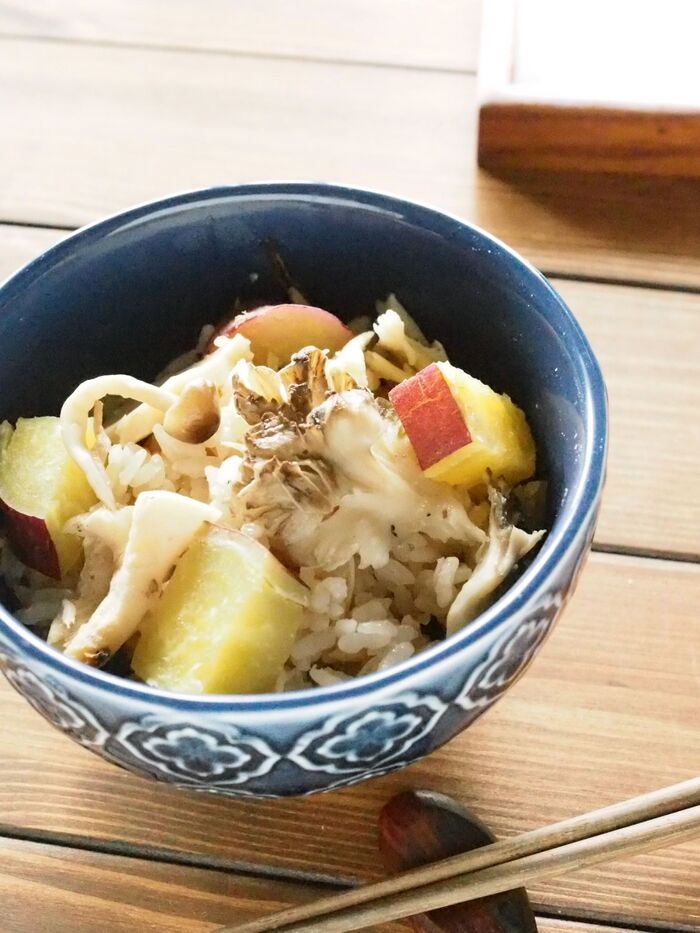うまみがギュッ!きのことさつまいもの炊き込みご飯