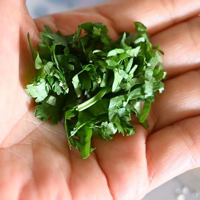 ※3 パクチー3グラムの量