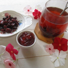 簡単!3分でほっと癒される♡華やかフルーツインティー(ドライクランベリー苺)♪