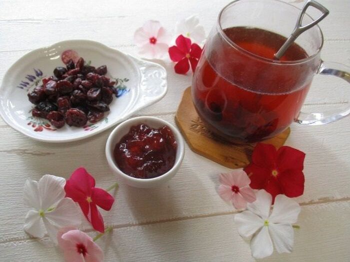 簡単!3分でほっと癒される♡華やかフルーツインティー(ドライクランベリー苺)♪