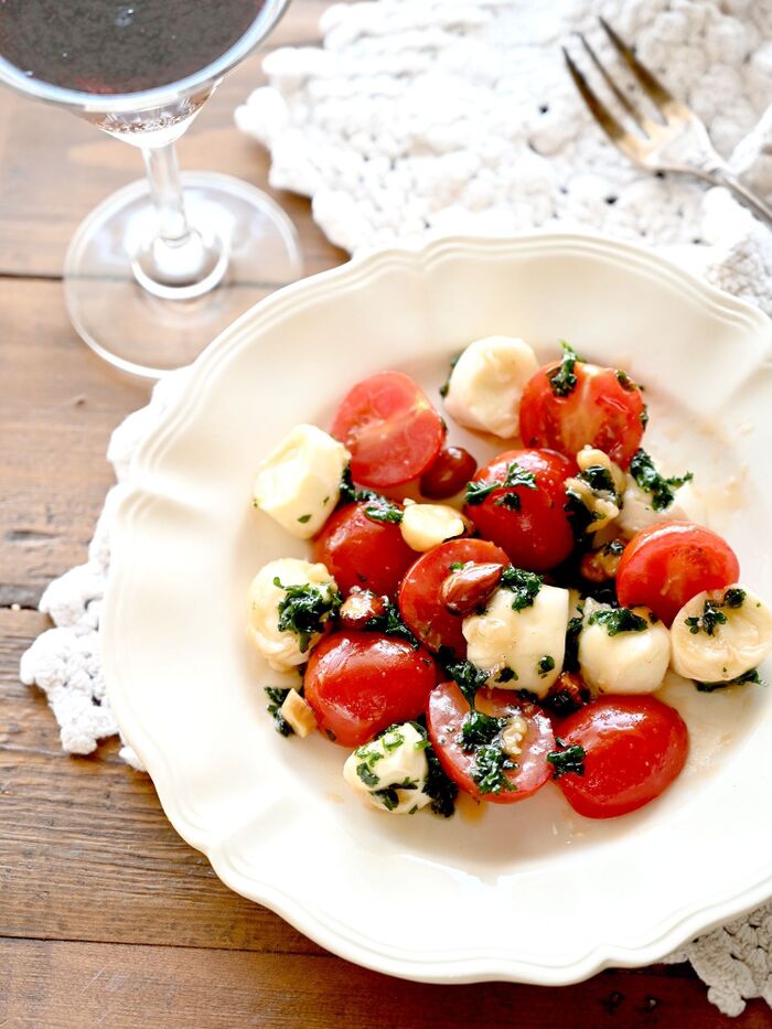 パセリとミックスナッツ入り 中華風味カプレーゼ