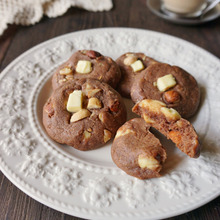 食感も楽しい♡ココア風味のナッツ&クリームチーズクッキー