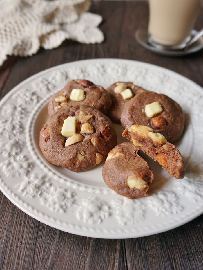 食感も楽しい♡ココア風味のナッツ&クリームチーズクッキー