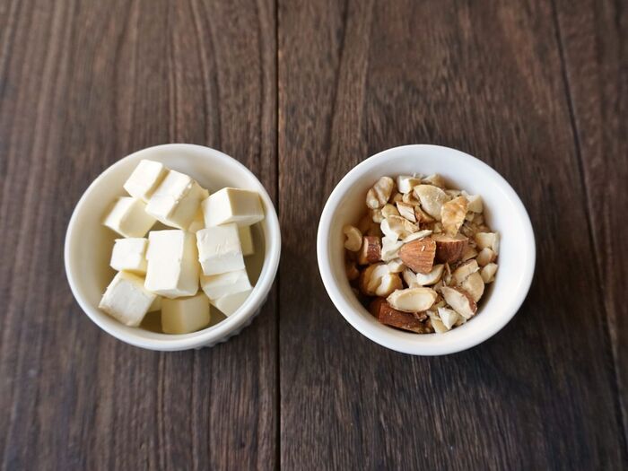 材料の下準備をします。