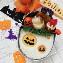 丸型で抜くだけ!サンドイッチでハロウィン弁当