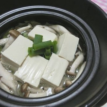 創味シャンタンで中華風♪ 具だくさん湯豆腐