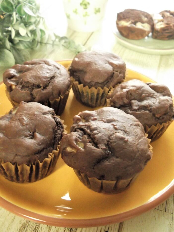 生地ふわっと&バナナトロ~リ♪ワンボウルでちぎりバナナのココアカップケーキ