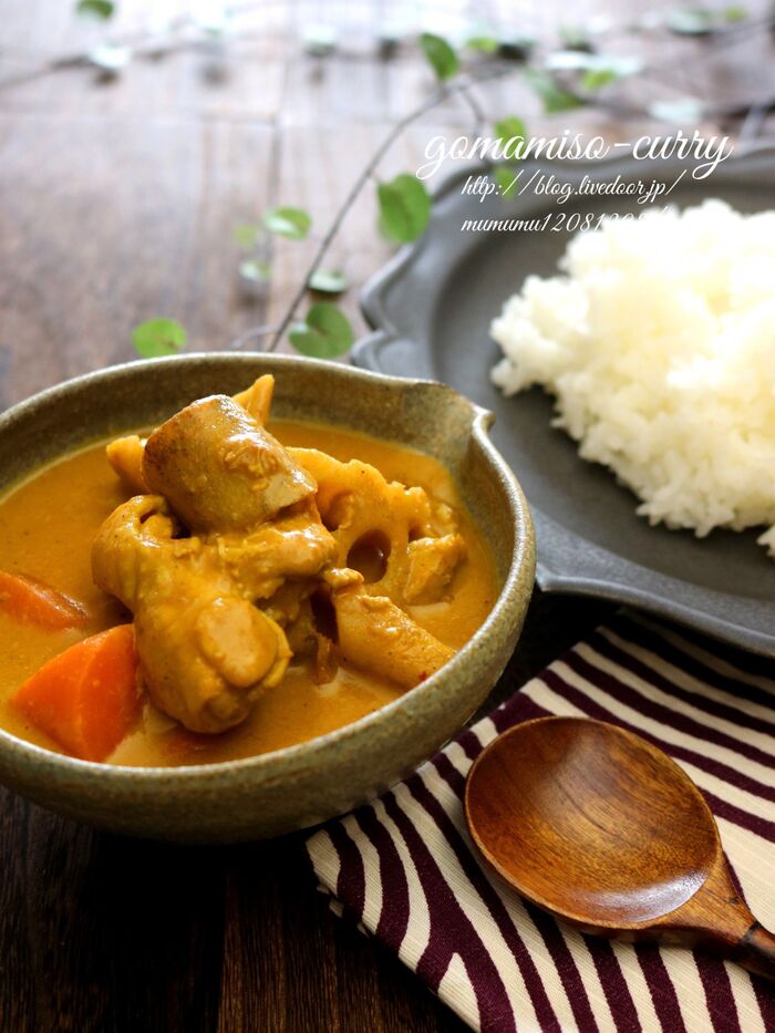 ごま味噌香る、根菜と鶏肉の和風カレー。