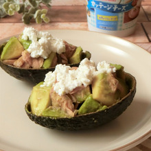 材料4つ★ツナとアボカドのカップサラダ