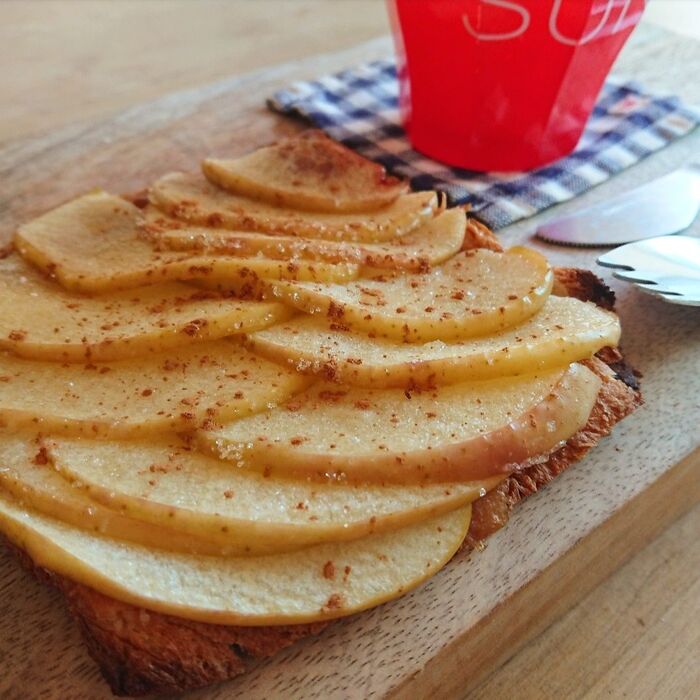 おうちカフェ 超簡単!材料4つ15分で出来ちゃう絶品アップルパイ風おやつ