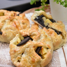 冷凍パイシートで簡単オレオ入りアップルパイ