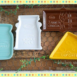 ダイソーの可愛いだけではなく、センスいい英語入りデザートカットプレート♪