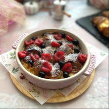 くりぬいたクロワッサンでおしゃれなパンプディング