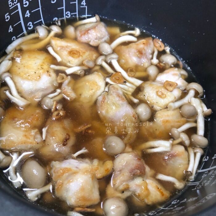 ⑥鶏肉を炒めた時の油を一緒に入れて!