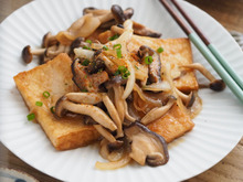 水切り不要。オイスターで濃厚味!きのこたっぷり厚揚げステーキ