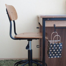 学習机まわりで細かいゴミが散らからないようにするための小さな2つの工夫