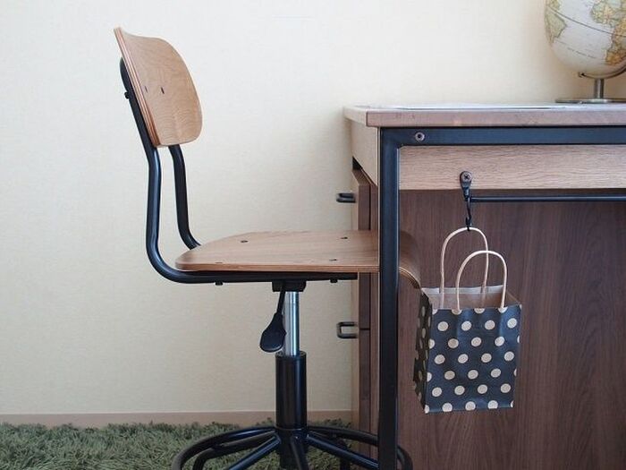 学習机まわりで細かいゴミが散らからないようにするための小さな2つの工夫