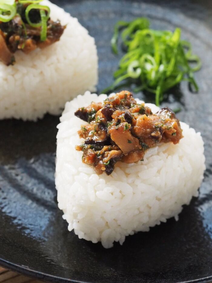 ごはんが10倍おいしくなる!しいたけ大葉味噌【作り置き】