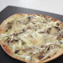 のせて焼くだけ、簡単!とまらない!ヘルシーおつまみピザ