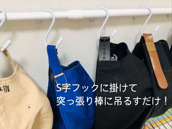 キャップの後ろ部分を引っ掛ける