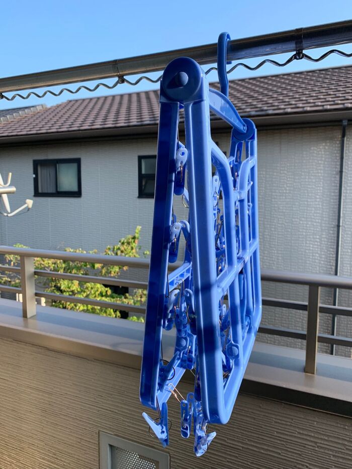 収納時は2つ折りでコンパクトに