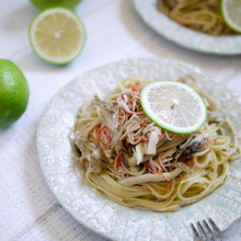 覚えておくと便利!キノコは美味しさ掛け算で旨さ増!【キノコとカニカマのレモンパスタ】
