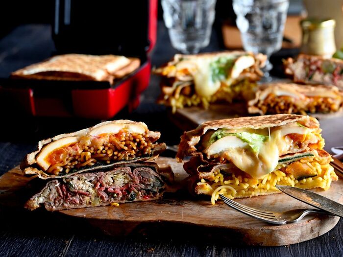 余りごはんが、ボリューミーなホットサンドに大変身♪