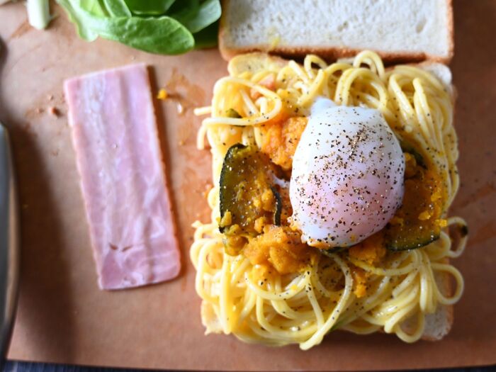 パスタも余ったらホットサンドにしちゃってミヨー♪カルボナーラ