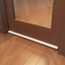 ラップの芯でドア下のスキマ風防止