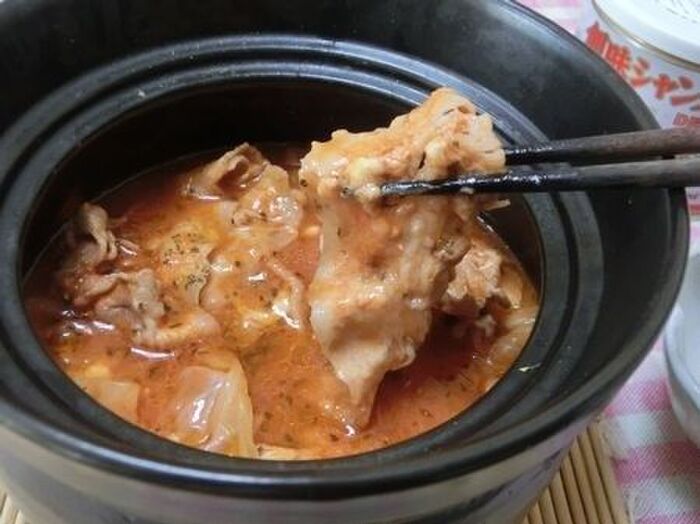 トマトジュースと創味シャンタンで☆ 豚バラチーズキャベツ鍋